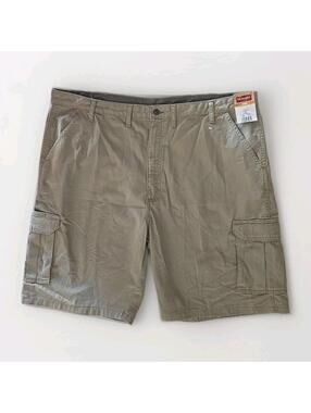 NWT Wrangler Men’s Cargo Shorts 44 Khaki Hiker Outdoor 10" Inseam